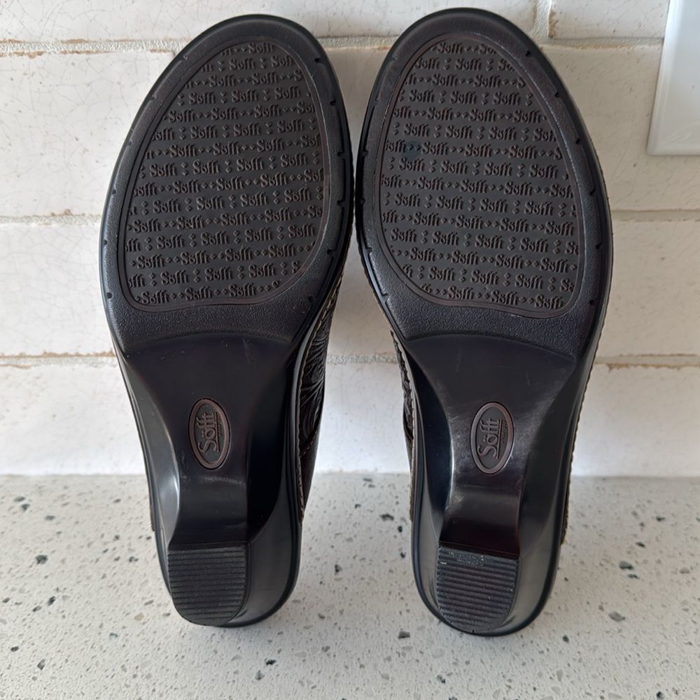 Sofft Women's Size 8.5 Brown Leather Clogs Mules Floral Tooled Slip On Shoes EUC - Picture 8 of 12